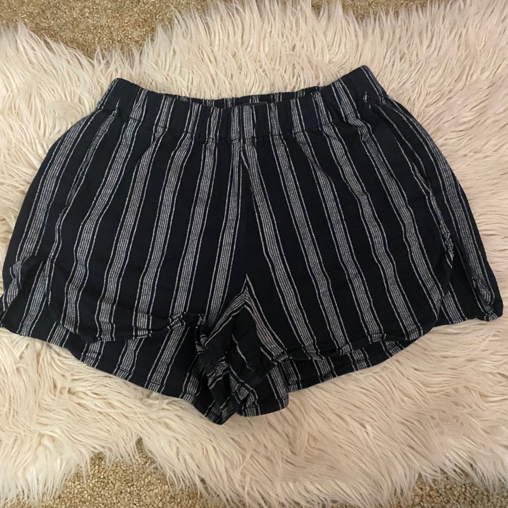 BRANDY MELVILLE- Shorts